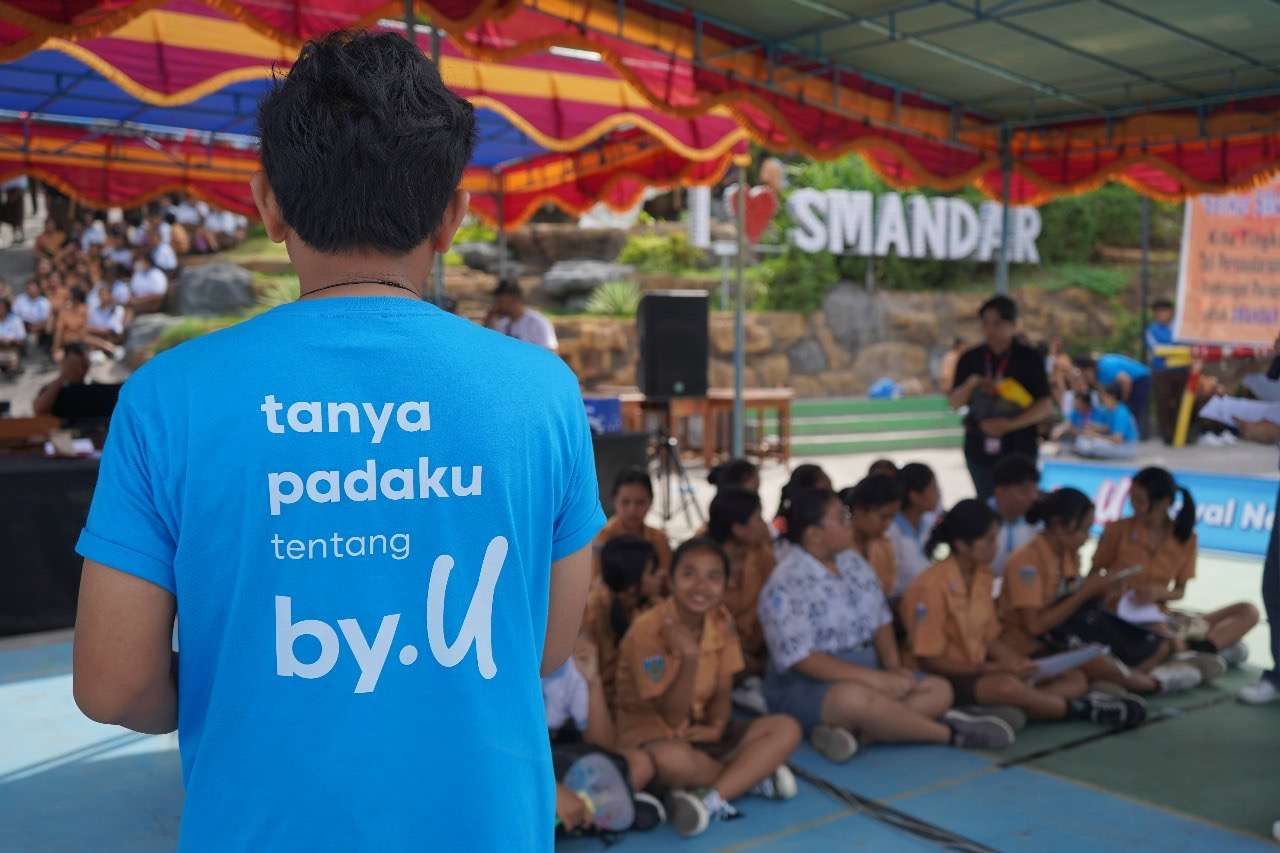 By U Jadi Identitas